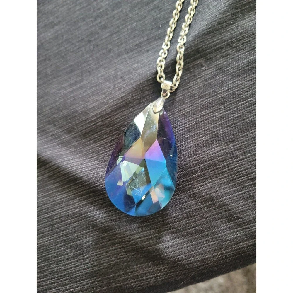 Avon NWT Blue purple acrylic crystal necklace faceted teardrop pendant. - Picture 2 of 6